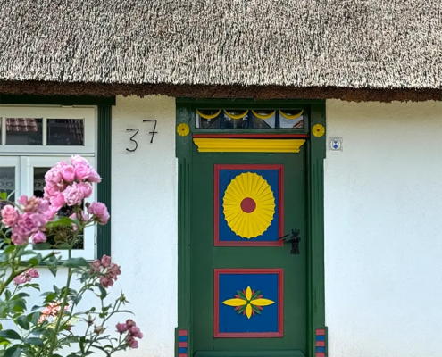 Handwerkskunst - Blick auf traditionelle Tür Bild Handwerkskunst - Blick auf traditionelle Tür
